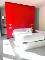 LaHola Glam Suites