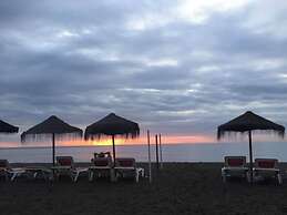 LaHola Glam Suites