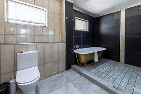 ANEW Hotel & Convention Centre OR Tambo