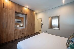 ANEW Hotel & Convention Centre OR Tambo