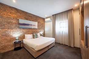 ANEW Hotel & Convention Centre OR Tambo