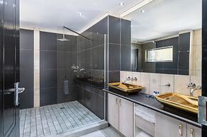 ANEW Hotel & Convention Centre OR Tambo