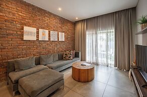 ANEW Hotel & Convention Centre OR Tambo