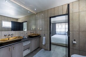 ANEW Hotel & Convention Centre OR Tambo
