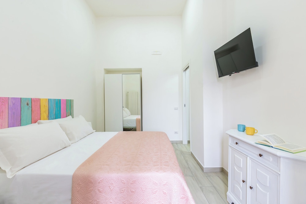 Chiara Modern Apartment by Wonderful Italy