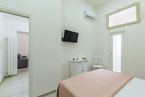 Chiara Modern Apartment by Wonderful Italy