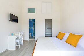 Chiara Modern Apartment by Wonderful Italy