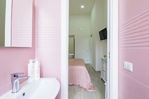 Chiara Modern Apartment by Wonderful Italy