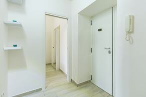 Chiara Modern Apartment by Wonderful Italy