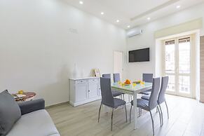 Chiara Modern Apartment by Wonderful Italy