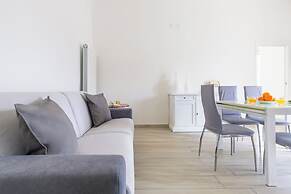 Chiara Modern Apartment by Wonderful Italy