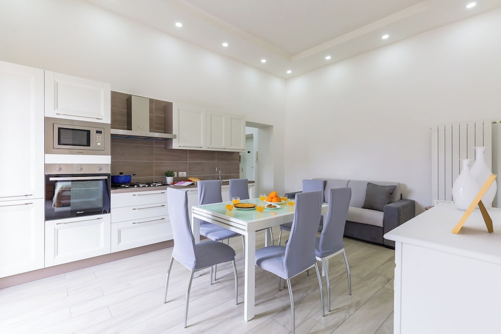 Chiara Modern Apartment by Wonderful Italy
