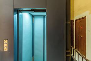Chiara Modern Apartment by Wonderful Italy