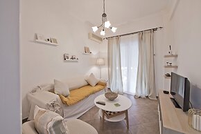 Irida With 1 Bedrooms and 1 Bathrooms