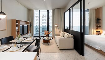 Charming 1BR w Balcony in Business Bay