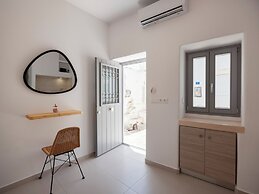 M&M Paros Studio