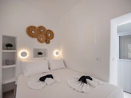 M&M Paros Studio