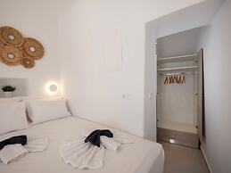 M&M Paros Studio