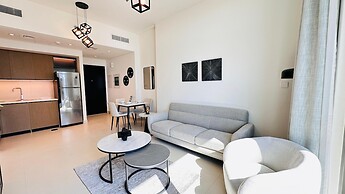 Luxury 1-Bedroom Apartment At Burj Crown.