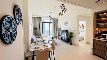 Luxury 1-Bedroom Apartment At Burj Crown.