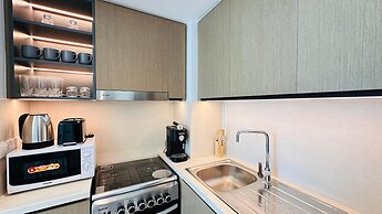Luxury 1-Bedroom Apartment At Burj Crown.