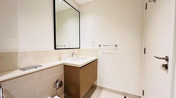 Luxury 1-Bedroom Apartment At Burj Crown.
