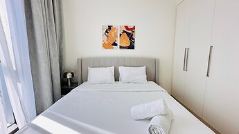 Luxury 1-Bedroom Apartment At Burj Crown.