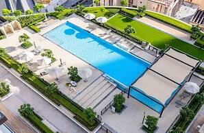 Luxury 1-Bedroom Apartment At Burj Crown.