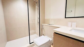 Luxury 1-Bedroom Apartment At Burj Crown.