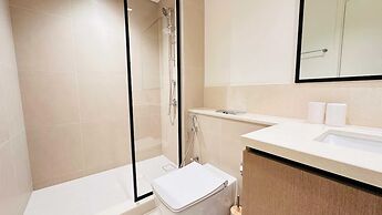 OYO HOME 1350 Premium 1-bed Apt Burj Crow