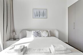 WelHome - Charming Apt With City Lights in Sobha Waves