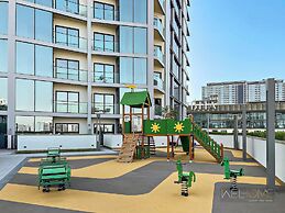 WelHome - Charming Apt With City Lights in Sobha Waves