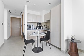 WelHome - Charming Apt With City Lights in Sobha Waves