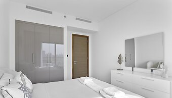 WelHome - Charming Apt With City Lights in Sobha Waves