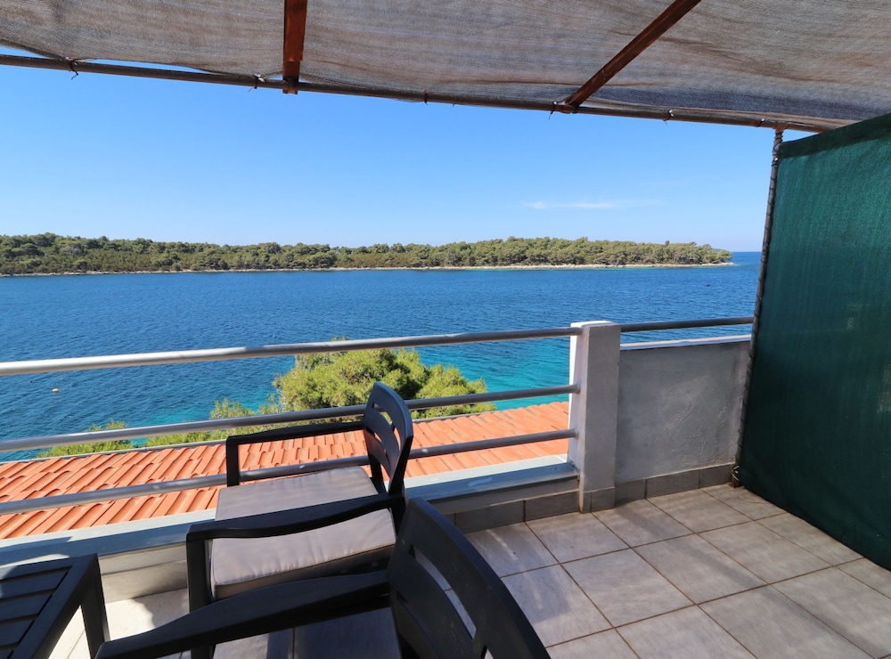 Apartments Karbuni By The Sea