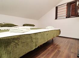 Apartments Karbuni By The Sea