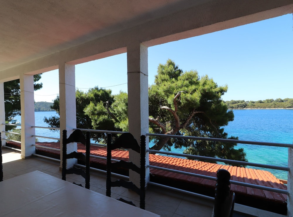 Apartments Karbuni By The Sea