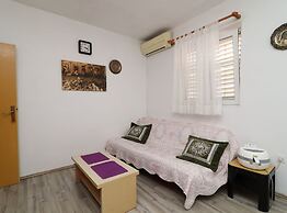 Apartments Karbuni By The Sea