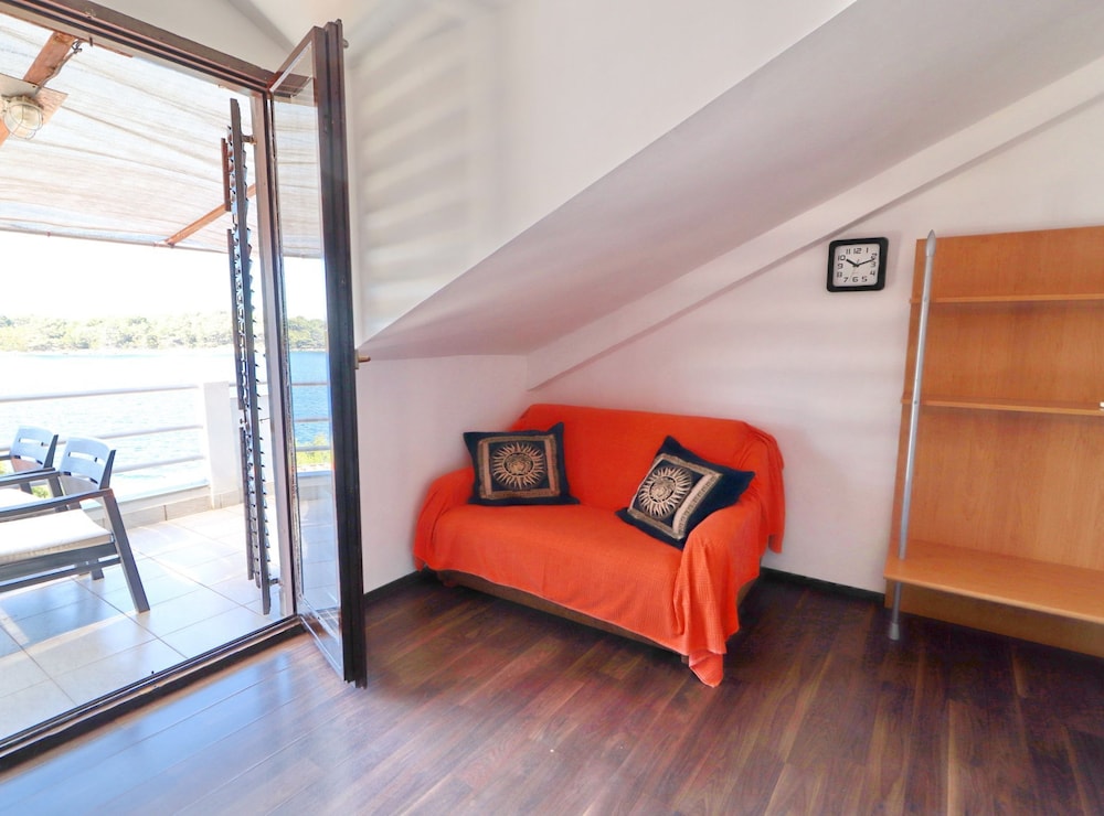 Apartments Karbuni By The Sea