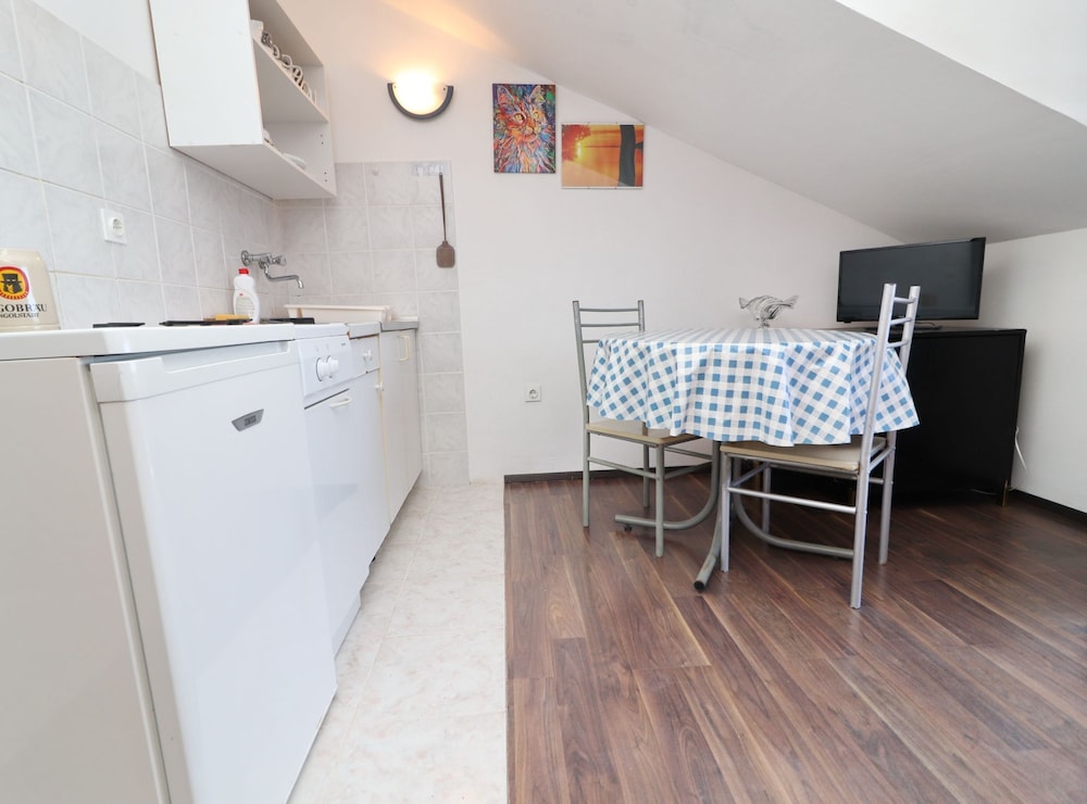 Apartments Karbuni By The Sea