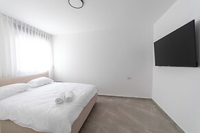 O&O - 2 BR Stylish & Modern Apartment