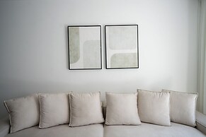 O&O - 2 BR Stylish & Modern Apartment