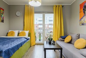 Lumina modern studio with balcony