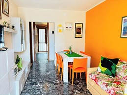 Flat With Sunny Balcony