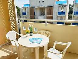Flat With Sunny Balcony
