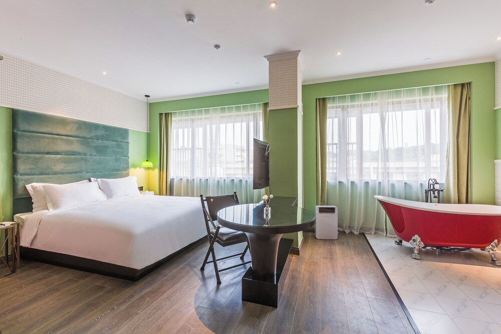 Zheda Yuanzheng Lanshe Hotel