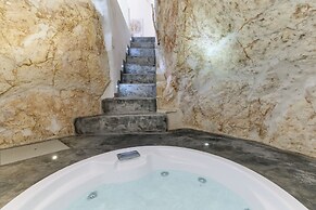 White Studio with Jacuzzi