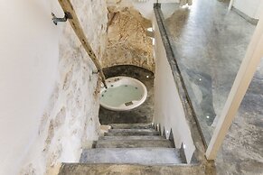 White Studio with Jacuzzi