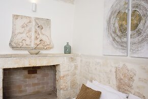 White Studio with Jacuzzi