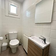 Ferran 32 in Roses With 4 Bedrooms and 2 Bathrooms
